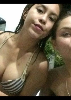 Paola Morales y su amiga 12