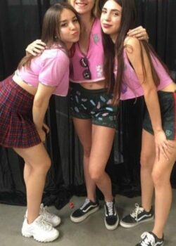 Colegialas putitas calientes mandan su pack 4