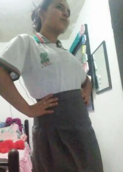 Morrita colegiala se desnuda en videollamada 19