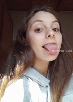 Adolescente ardiente se termina filtrando sus nudes 11