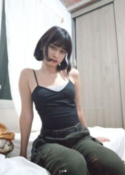 La novia de mi hermano es una putita y me manda fotitos 20